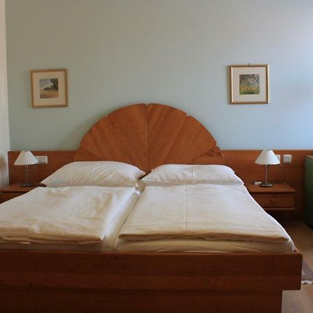 Gasthof Weinzettl Hotel Apetlon Buitenkant foto