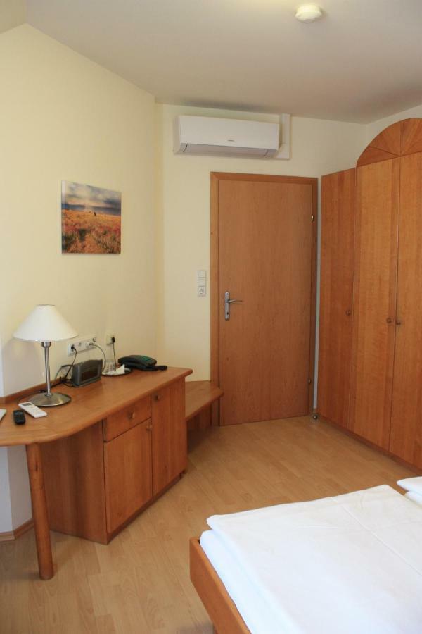 Gasthof Weinzettl Hotel Apetlon Buitenkant foto
