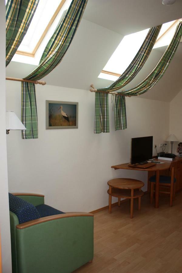 Gasthof Weinzettl Hotel Apetlon Buitenkant foto