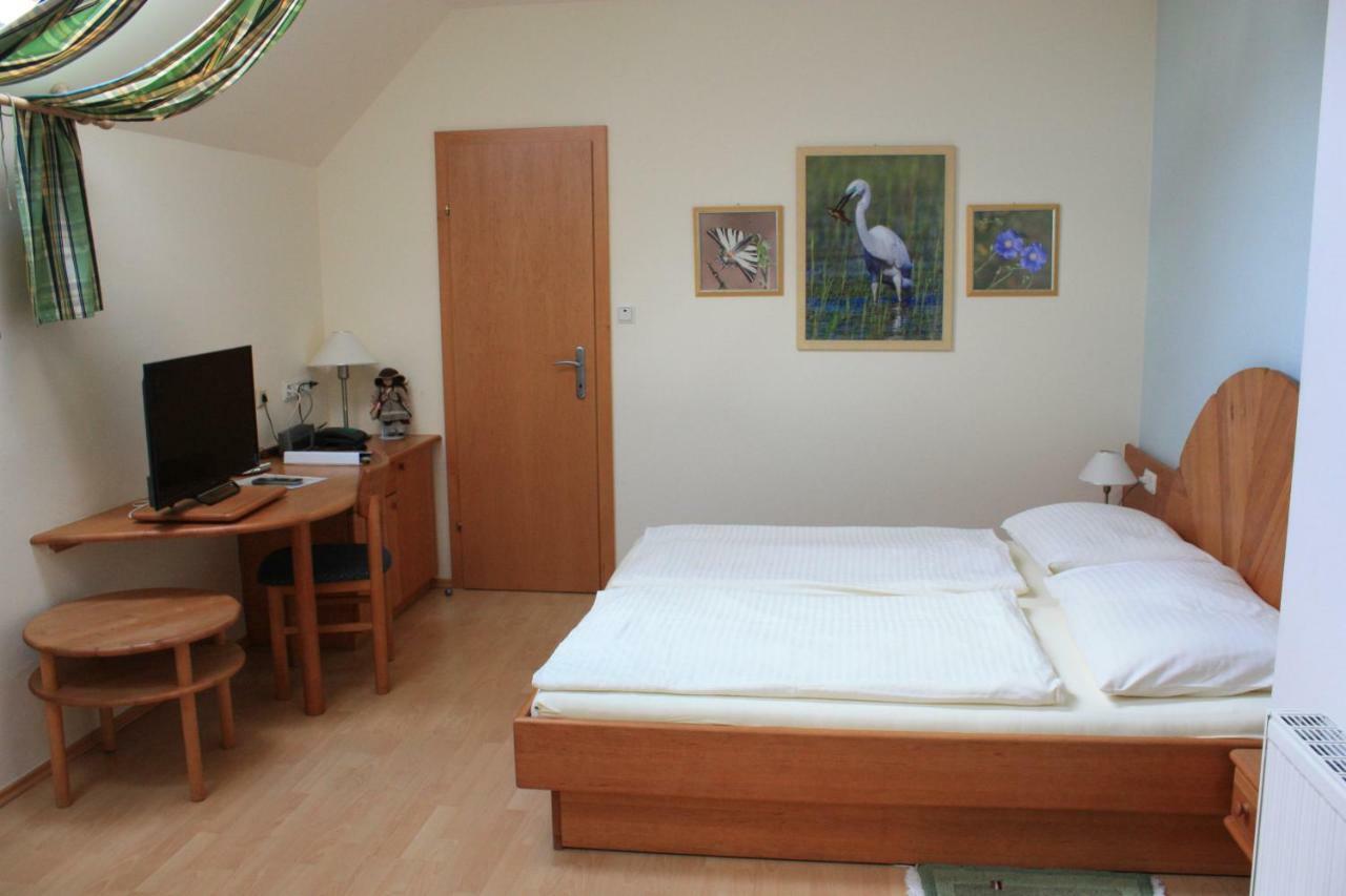 Gasthof Weinzettl Hotel Apetlon Buitenkant foto